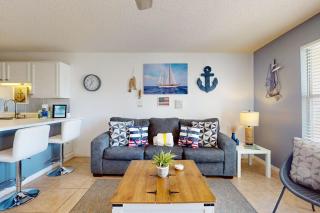 Lovely condo near the beach with a pool hot tub central AC & W&D - 6