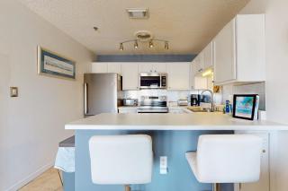 Lovely condo near the beach with a pool hot tub central AC & W&D - 3
