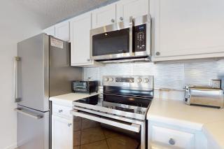 Lovely condo near the beach with a pool hot tub central AC & W&D - 1