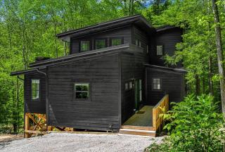 Stylish Woodland Cabin w/ Sauna & Hot Tub - 9
