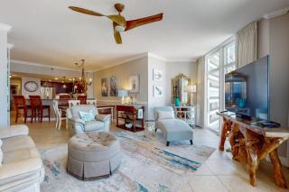 Gorgeous & cozy beachfront condo with pool & beach access - 7