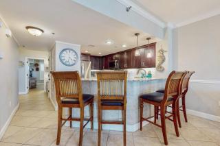 Gorgeous & cozy beachfront condo with pool & beach access - 4