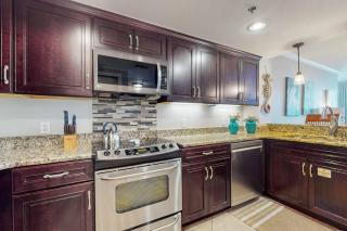 Gorgeous & cozy beachfront condo with pool & beach access - 2