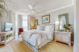 Gorgeous & cozy beachfront condo with pool & beach access - 1