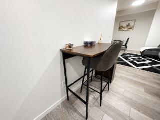 Stylish furnished 2bedroom suite near YYC Airport - 6