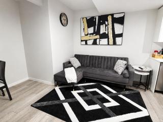 Stylish furnished 2bedroom suite near YYC Airport - 4