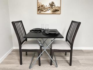 Stylish furnished 2bedroom suite near YYC Airport - 2