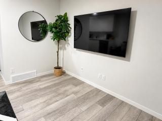 Stylish furnished 2bedroom suite near YYC Airport - 5