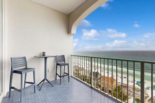 Beautiful and spacious condo with shared pool & beach access - 0