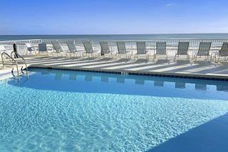 Beautiful and spacious condo with shared pool & beach access - 9