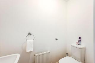 LUX Dartford 5 bed home, 9 beds, sleeps 12, Free parking - 8