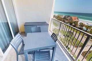 Gorgeous coastal home with plenty of space and easy beach access - 8