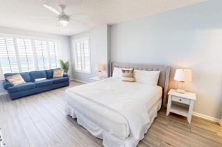 Gorgeous coastal home with plenty of space and easy beach access - 4