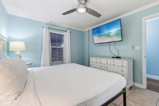 Gulf-front condo with balcony beach access pool & hot tub - 3