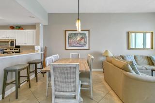 Comfortable unit Breathtaking views Quick walk to dining - 4