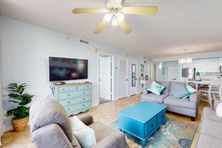 Oceanfront 3rd-floor condo with balcony W&D pool & hot tub - snowbird-friendly - 7