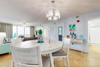 Oceanfront 3rd-floor condo with balcony W&D pool & hot tub - snowbird-friendly - 5