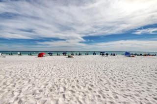8th-floor condo with balcony ocean view W&D pools & hot tub - 8