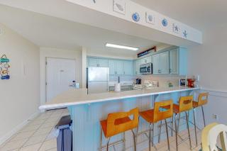 8th-floor condo with balcony ocean view W&D pools & hot tub - 3