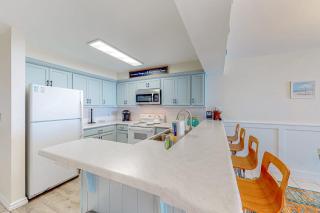 8th-floor condo with balcony ocean view W&D pools & hot tub - 2