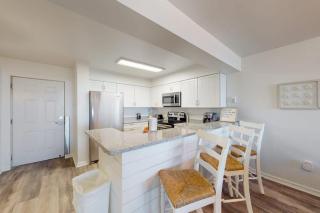3rd-floor Gulf-view condo at beachfront resort with pools hot tub & two gyms - 3