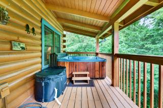 2 Bedroom wTickets to Dollywood, Pigeon Forge, Wood burning fire,Resort Pool - 8