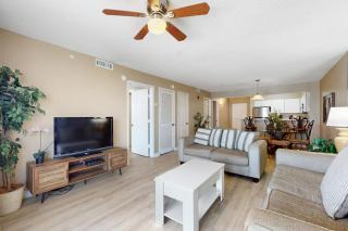 Beachfront with a heated pool & a spa - 5