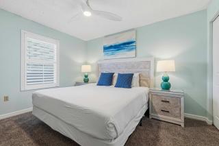 Beachfront condo with gorgeous Gulf view balcony pools & hot tub - 8