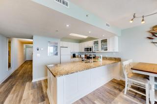 Beachfront Condo Sleeps 6 - Bunks & Gulf View - 5
