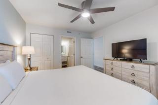 Beachfront Condo Sleeps 6 - Bunks & Gulf View - 2