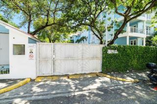 Beachfront 2BR Condo by Alicia Beach - 6