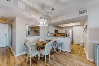Spacious Condo w Free WiFi Shared Hot Tub Pool Tennis and Central AC - 4