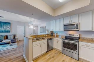 Spacious Condo w Free WiFi Shared Hot Tub Pool Tennis and Central AC - 2