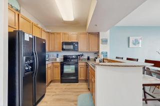Resort condo with amazing pool hot tub tennis fitness center & Wifi - 3
