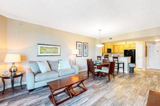 Resort condo with balcony shared pool hot tub gym tennis WiFi and AC - 0