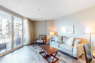 Resort condo with balcony shared pool hot tub gym tennis WiFi and AC - 7