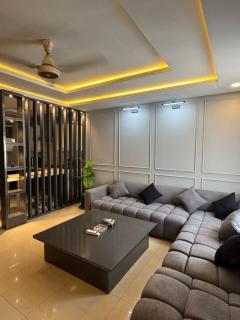 2 AC, 2 SCREEN--Luxury Imperial Haven - Bahria Town - 7