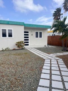 Las Palmas Cozy & Centrally Located Home in Bubali - 8