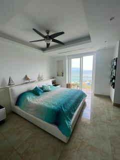 Beautiful Apartment Ocean views and beach access - 5