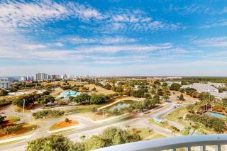 21st-floor condo with Gulf views pool hot tub tennis sauna & private W&D - 8