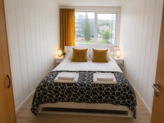 Charming 2 bedroom apartment with free parking - 2