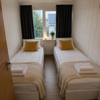 Charming 2 bedroom apartment with free parking - 1