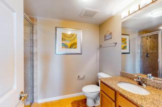 Seventh floor inviting open condo w shared pool & hot tub near everything - 2