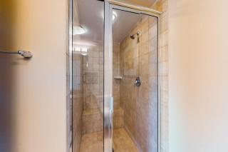 Seventh floor inviting open condo w shared pool & hot tub near everything - 1