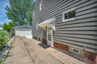 Family Friendly 4 BR Home Close To Downtown CLE! - 2