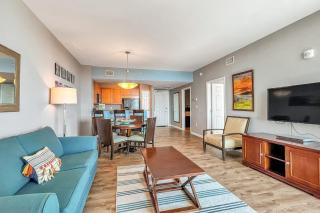 Comfortable Open unit Stunning Views Minutes to Entertainment - 7