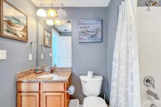 Comfortable Open unit Stunning Views Minutes to Entertainment - 2