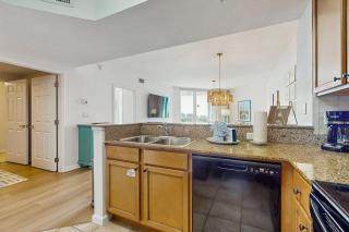 Charming open unit w resort amenities including pool & hot tub close to gulf - 1