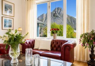 Reine Lofoten Retreat with Stunning Fjord Views - 5