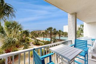 Snowbird-friendly condo with beach views private beach heated pool - 0